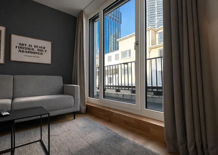Homely! Skyview, Fair, Airport, Rooftop, Apartment! Apartamento *